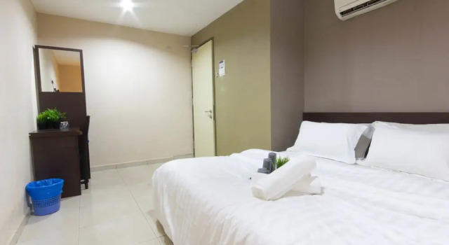Three Top Hotel