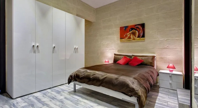 Charming Seafront House In Kalkara