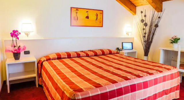 Standaard Driepersoonskamer Hotel Gallia