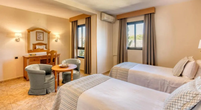 Апартаменты Extra Superior с 2 комнатами с частичным видом на море Macdonald Doña Lola Resort