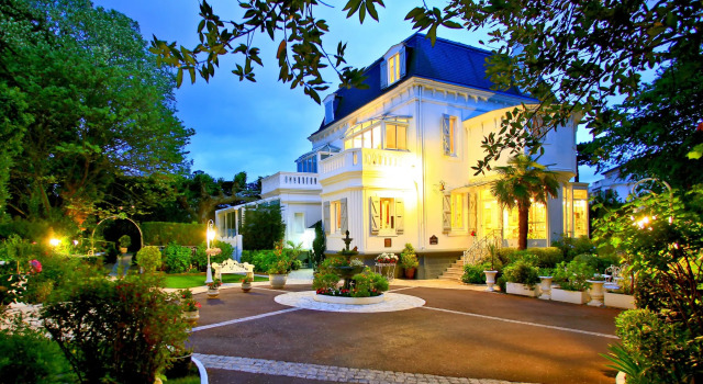 Parc Victoria Hôtel, Забронировать Отель Отели в центре Сен-Жан-де-Люз с завтраком, отели в центре Сен-Жан-де-Люз с завтраком
