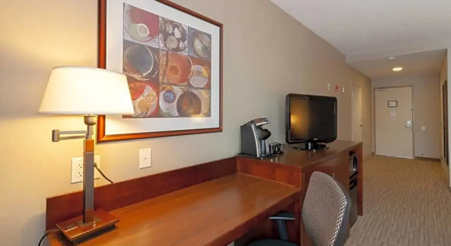 Номер Deluxe Hotel Kelowna & Conference Centre