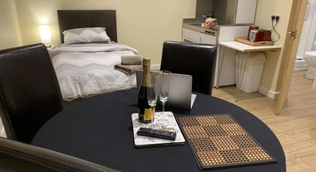 Southernwood - Garden Lodge 12, Забронировать Отель Дидкот Оксфордшир, рядом с Железнодорожный музей города Дидкот