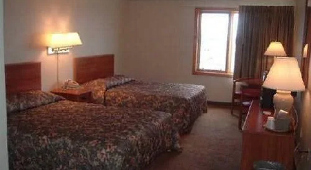 Eagle's Lodge Motel, Забронировать Мотель Отели Эллсуорт с парковкой, Парковка