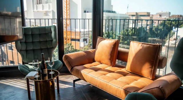 Suite Mayer House