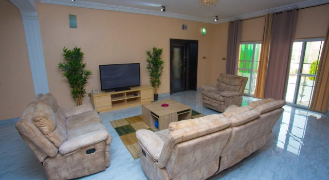 Nkrabea Royal Apartmento, Reserva ahora Apartamento Hoteles en Gran Acra con aparcamiento, Aparcamiento