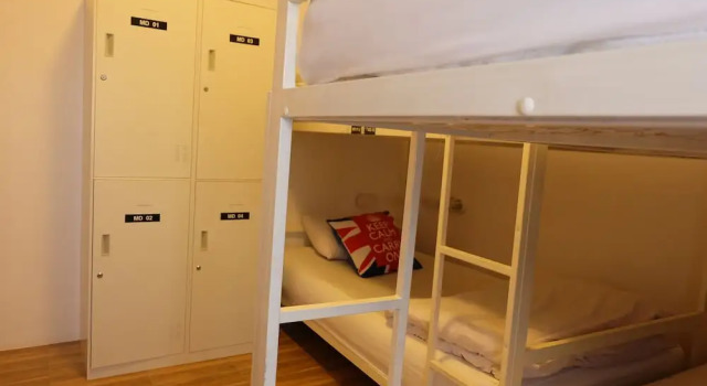 Кровать в общем номере с балконом Finlay House - Hostel