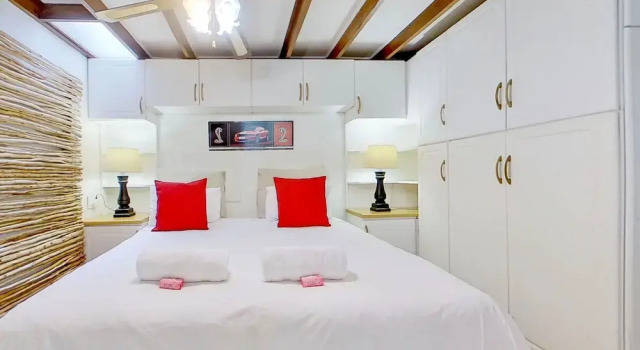 Executive Couples Suite Strand