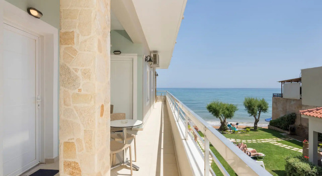 Студия Hermes Beach Front