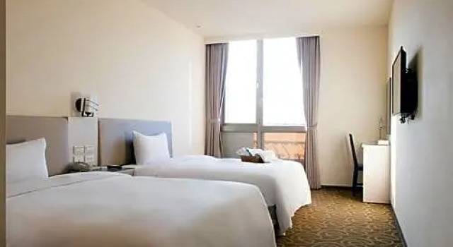 Четырёхместный номер Standard Qin Hai Hotel