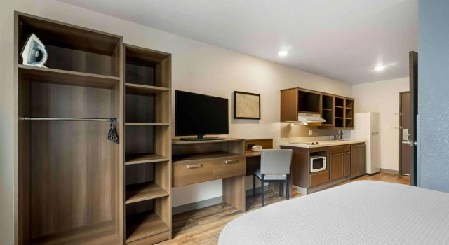 Extended Stay America Select Suites - Tampa - Northeast