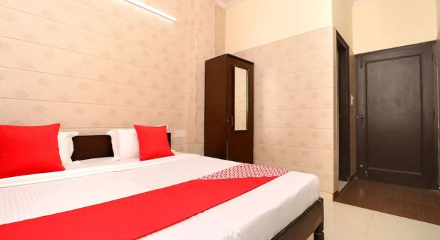 OYO 22090 Hotel Mall Residency