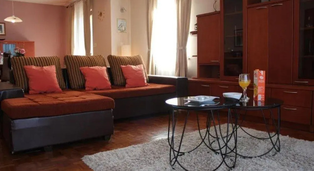 Anita - One Bedroom