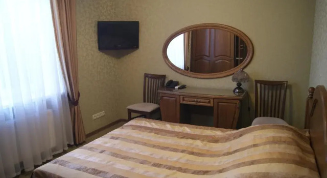 Zolotoy Fazan, Book Hotel Hoteller i Nikolayev med parkering, Parkering