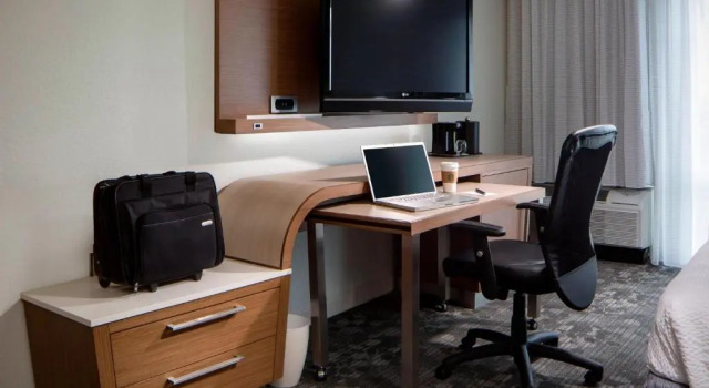 Номер Standard с балконом Courtyard by Marriott Fort Lauderdale Weston
