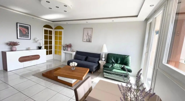Spacieux & et agréable appartement + balcon et parking, Забронировать Апартаменты/квартира Вийёрбан Rhône, рядом с Астробаль