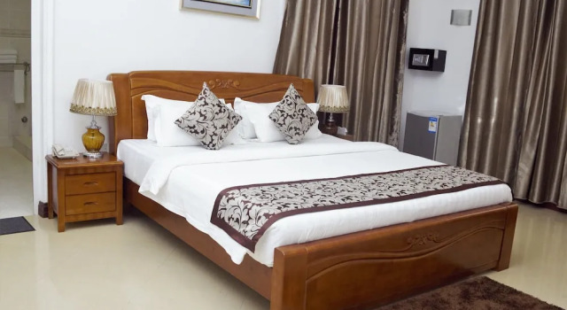Люкс с балконом Kingsbridge Royale Hotel