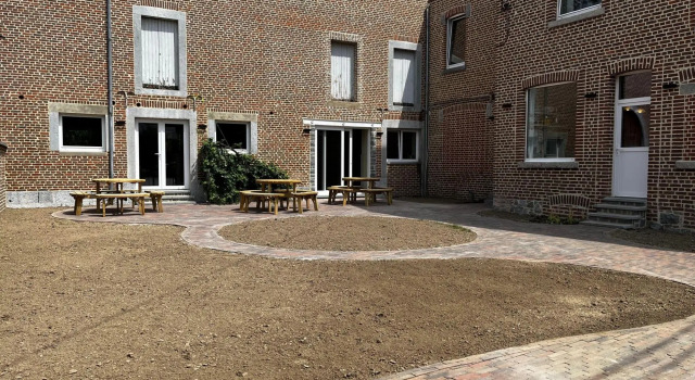 Ardennes farmhouse with heated indoor pool and bubble bath, Забронировать Отель Уйе 