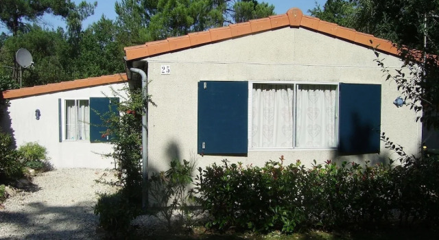 Village Le Chat, Rezervați Hotel Ecuras Charente