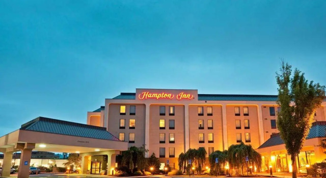 Кровать в общем номере Hampton Inn Williamsport