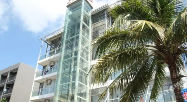 Holiday Hotel