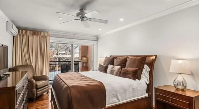 2 Bedroom Premier Vacation Rental in Downtown Aspen - Steps From Gondola!, Забронировать Апартаменты/квартира Аспен Горнолыжный курорт Аспен-Сноумас, рядом с Little Nell