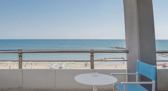 Номер Luxury Hotel Riviera