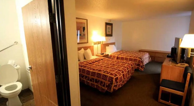 Четырёхместный номер Standard Norwood Inn and Suites - Roseville