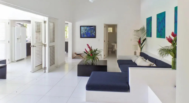 Gorgeous, 3-bedroom Villa With a Flower-filled Garden and an Infinity, Book Villa Sommerhuse i Las Terrenas, Hytte