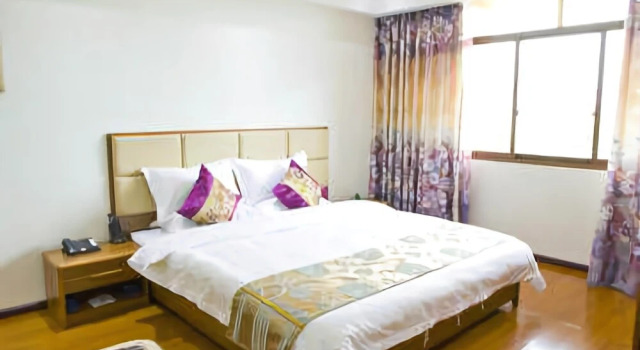 Municipal Party School Fengming Huangchao Lvyin Conference Center Hotel, Boek Hotel Hotels in Zhaotong met parkeren, Parkeren