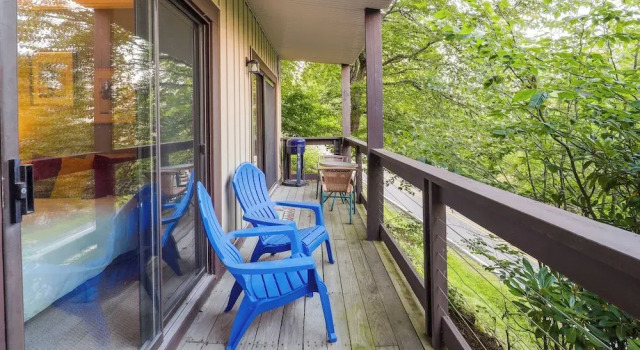 Апартаменты с 2 комнатами с балконом Walk to Slopes! Beech Mountain Condo, Pet Friendly