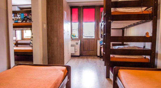 Кровать в общем номере Top Hostel Pokoje Gościnne