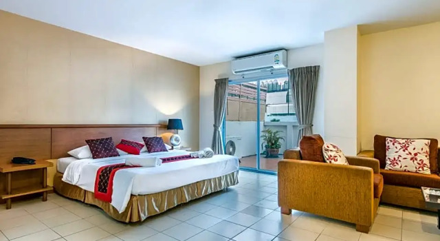 Полулюкс Eastiny Plaza Hotel