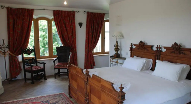 Claregalway Castle, Prenota Hotel Baile Chláir (Claregalway) 