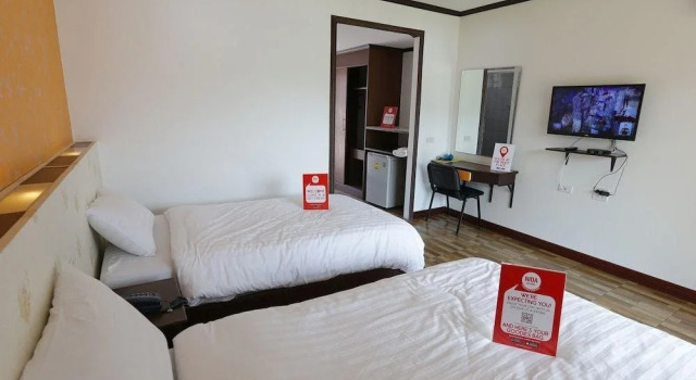 NIDA Rooms Chomphu 129 Sunny Lake, Забронировать Отель Отели Лампанг с бассейном, рядом с Уличный рынок «Кад Кун Та», Бассейн