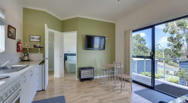 Семейный коттедж с 2 комнатами с балконом и с видом на реку Port Huon Cottages