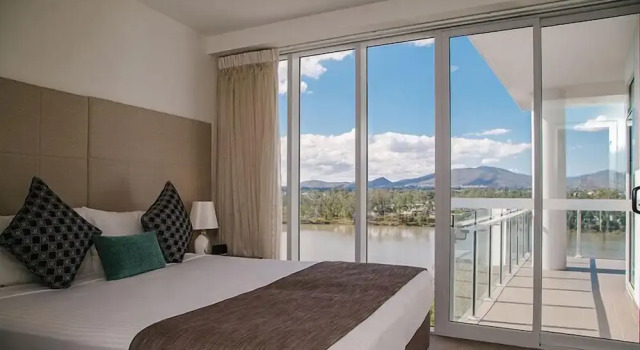 Апартаменты с 2 комнатами с балконом Empire Apartment Hotel Rockhampton