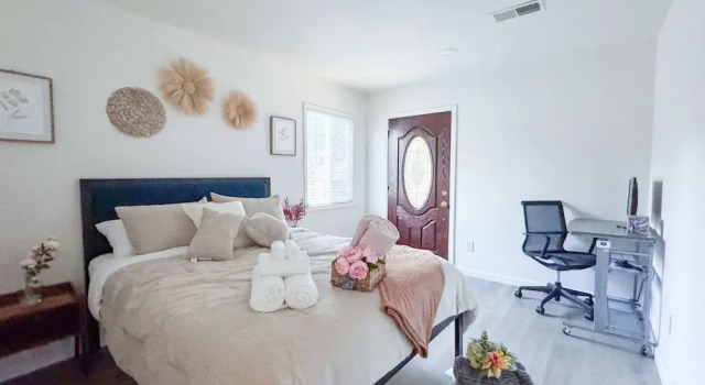 Walk to Google 3BR Home Yard & Kitchen