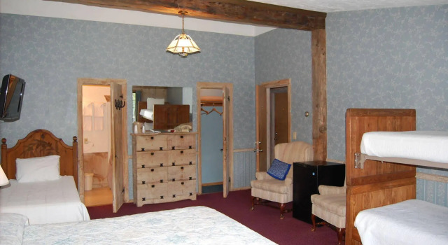 Summit Lodge, Varaa Matkakoti Hotellit New England uima-altaalla, Uima-allas