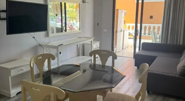 Las Americas 1-bed Apt, Sleeps 5, Pool, Parking, Prenota Appartamento Arona 