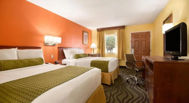 Четырёхместный номер Standard Days Inn by Wyndham Acworth