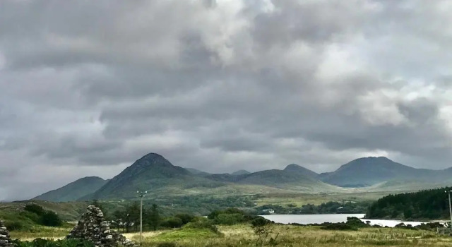 Коттедж с 4 комнатами Red Deer Cottage near Connemara National Park in Letterfrack