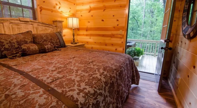 Arabella Cozy Nest With Hot Tub and Fire Pit in the Backyard by Redawning, Book Hotel Hoteller i Hochatown med parkering, Parkering