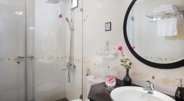 Двухместный номер Standard с балконом Hanoian Central Hotel & Spa