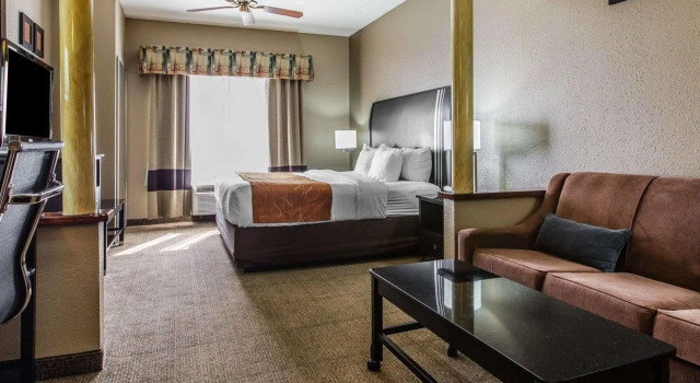 Люкс c 1 комнатой Comfort Suites Bakersfield