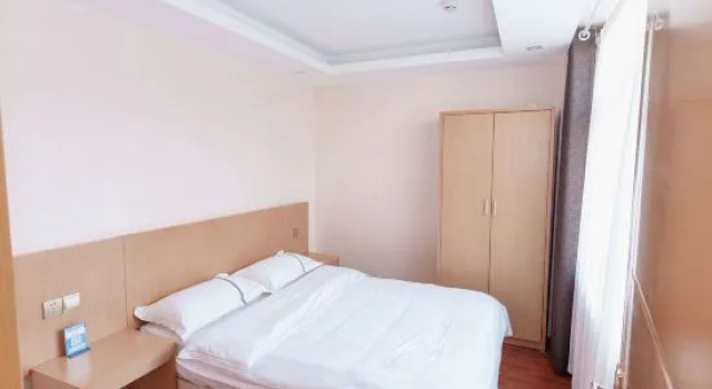 Семейный люкс Zhangye Xilaishun Holiday Hotel (Railway Station No.1 Middle School)