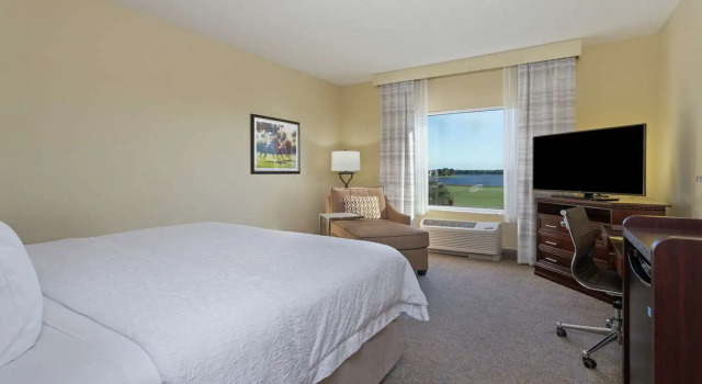 Номер Standard с видом на озеро Hampton Inn & Suites Wellington