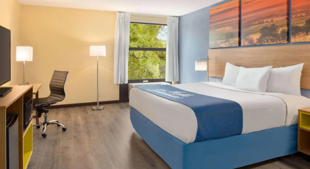 Двухместный номер Standard Days Inn & Suites by Wyndham Merrillville