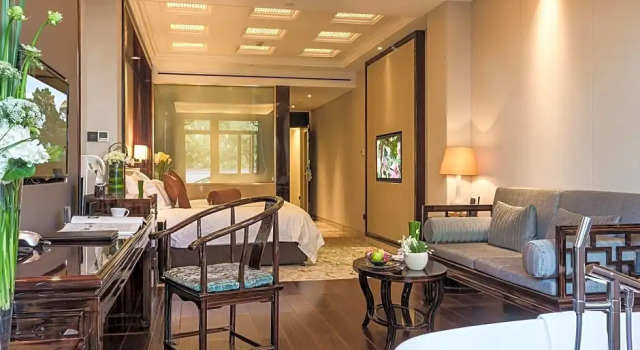 Двухместный номер Standard с видом на озеро Zhejiang Xizi Hotel