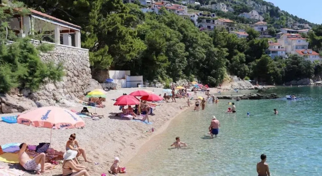 Neve - 100 m From Pebble Beach - A2, Rezerwuj Hotel Hotele w Split Region z parkingiem, Parking